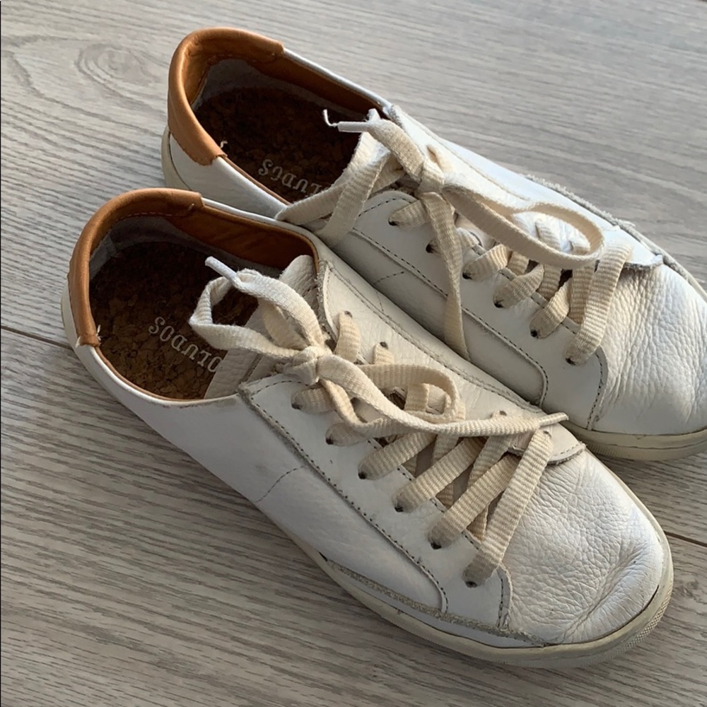 Soludos size 6 white leather sneakers
